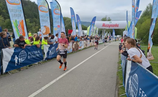 Bieg na 1 km cieszył się wielkim zainteresowaniem na Festiwalu Biegowym w Piwnicznej - 40